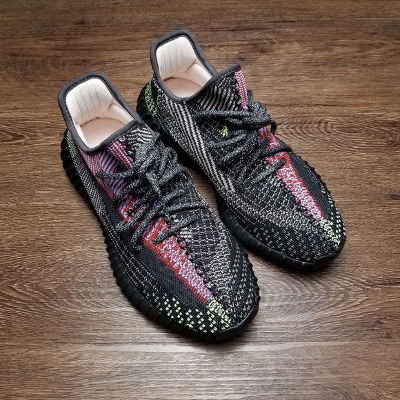 Yeezy 350 v2 - Picture 4 of 8